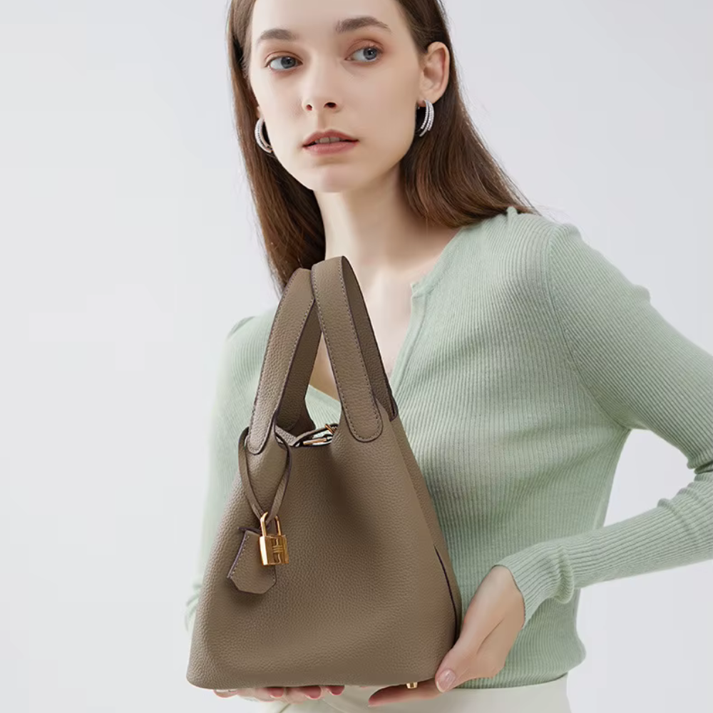 Geovari | Leather Bucket Bag