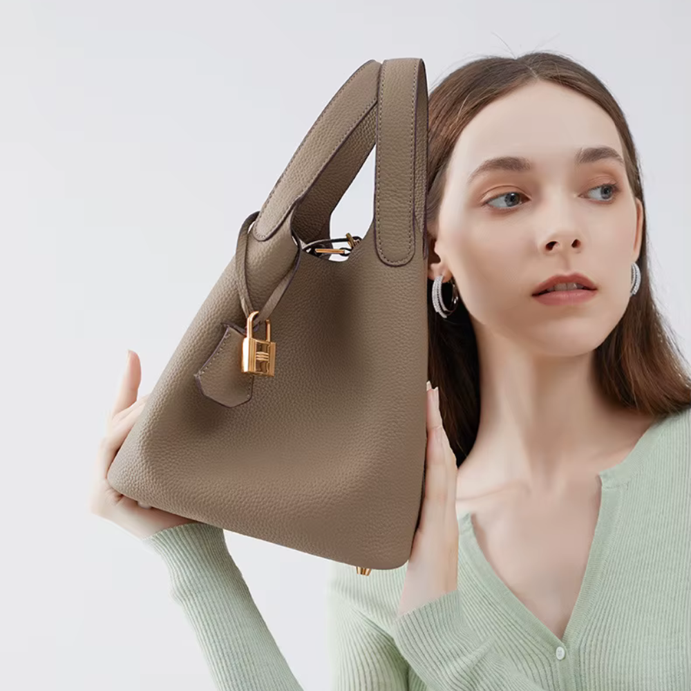 Geovari | Leather Bucket Bag