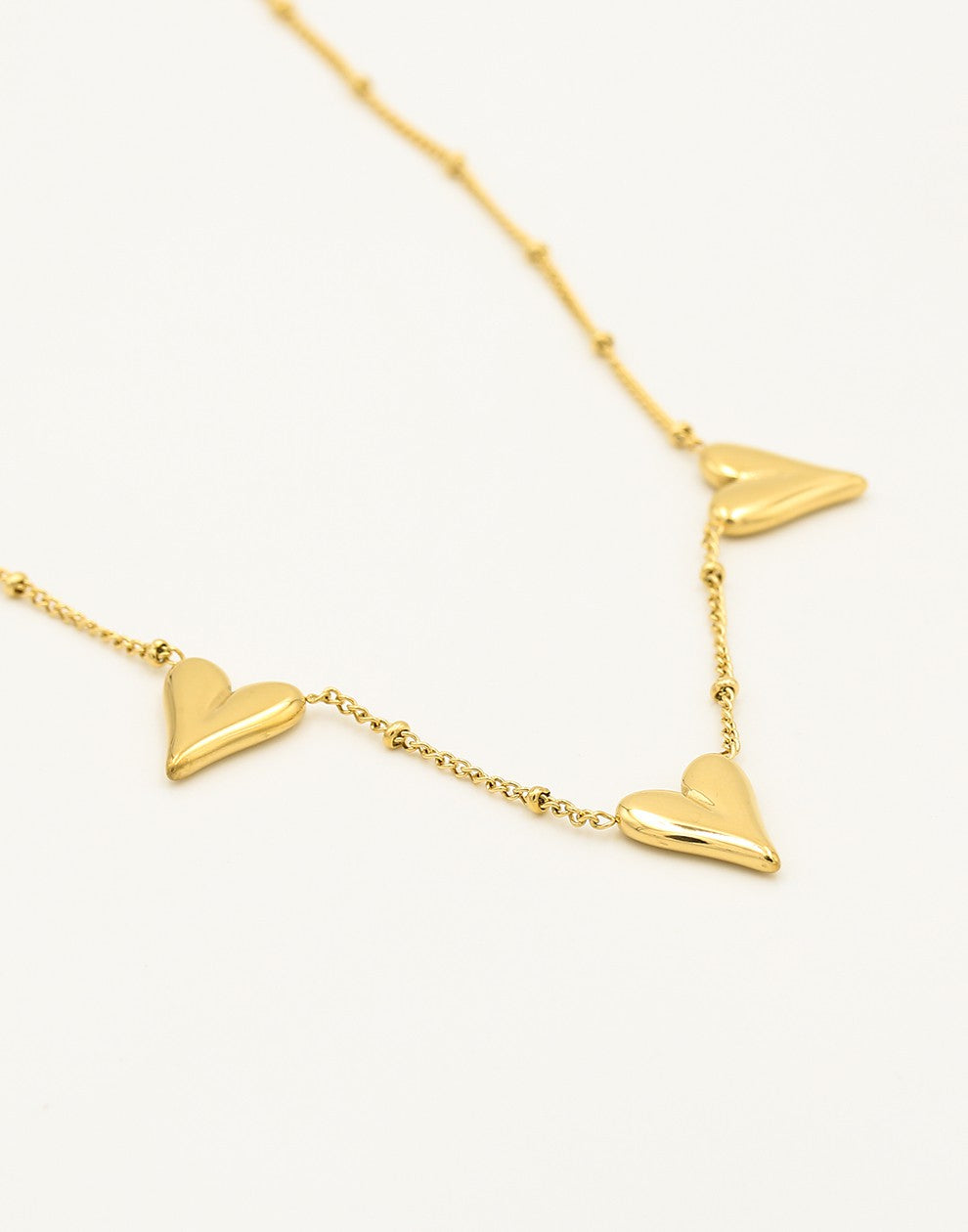 Geovari | Gold-Coloured Vintage-Style Triple Heart Necklace