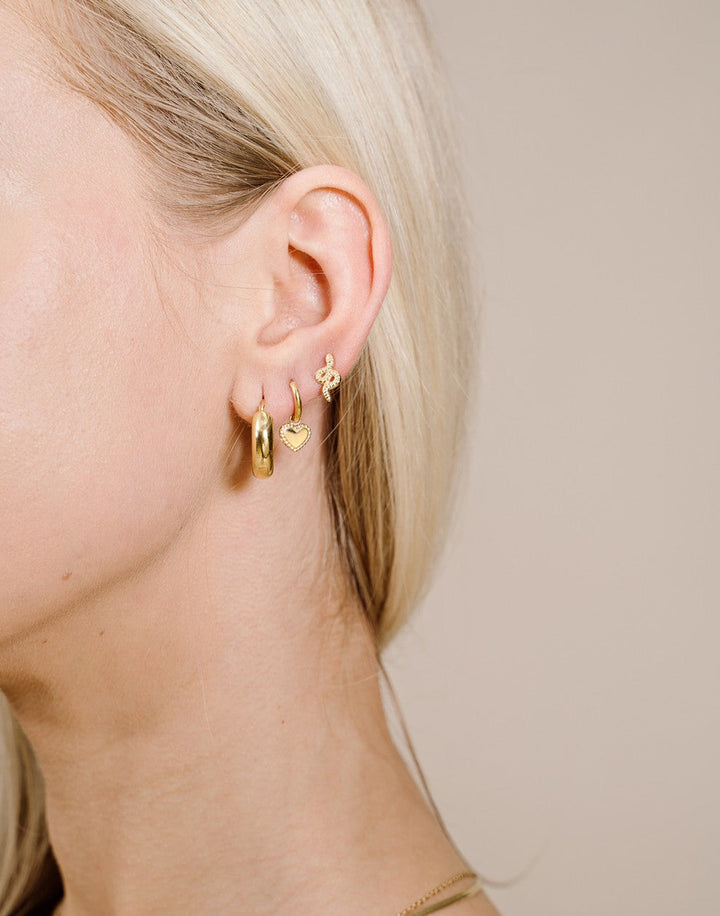 Geovari | Vintage Heart-Shaped Gold-Coloured Earrings