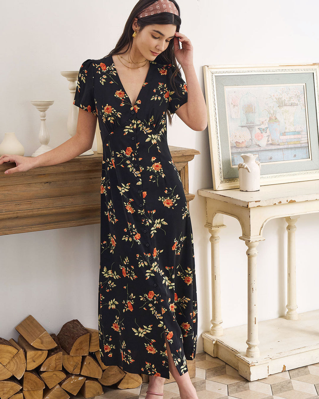 Geovari | Black V-Neck Floral Short-Sleeved Maxi Dress