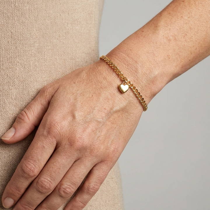 Geovari | Vintage-Style Gold-Tone Heart Bracelet