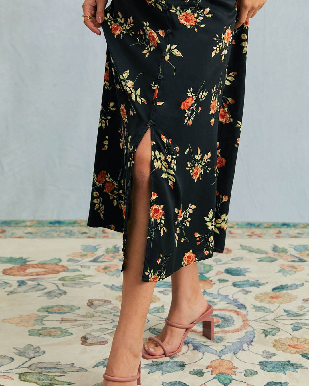 Geovari | Black V-Neck Floral Short-Sleeved Maxi Dress