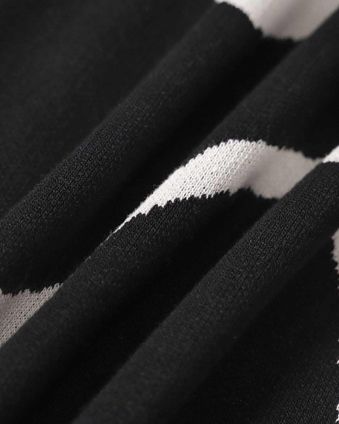 Geovari | Black Wave Mermaid-Hem Knitted Midi Dress